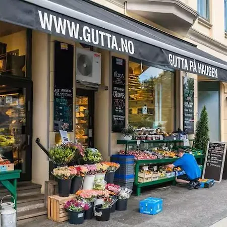 Cozy Centrally Located Lägenhet *